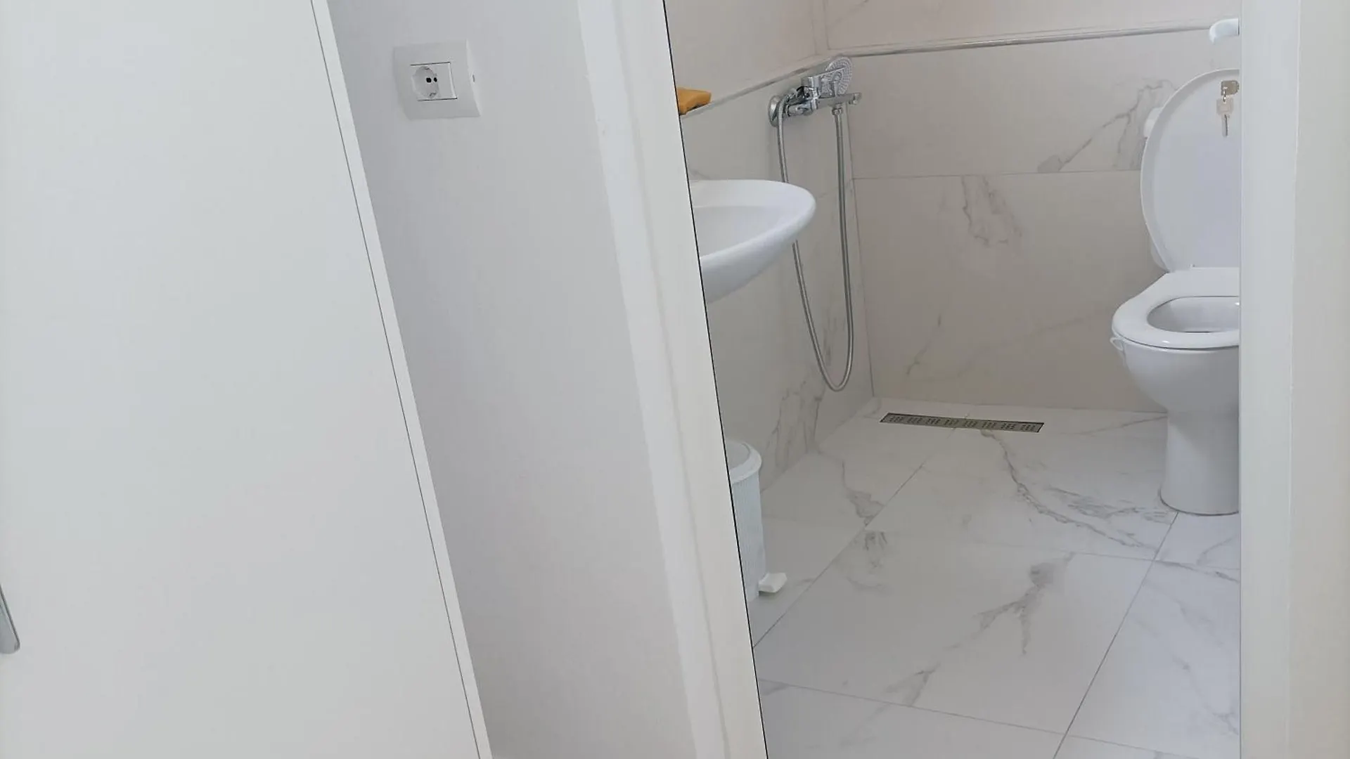 Alket Rooms For Rent Sarande 0*,